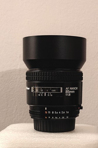 Nikon nikkor 85mm 1 8 - nikon,